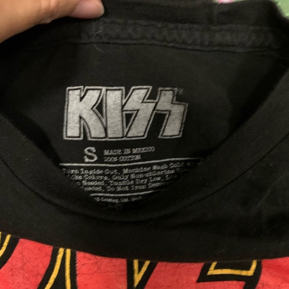🤑Kiss Black and Red Short Sleeve Tee with Iconic Band Graphics - Picture 2 of 2